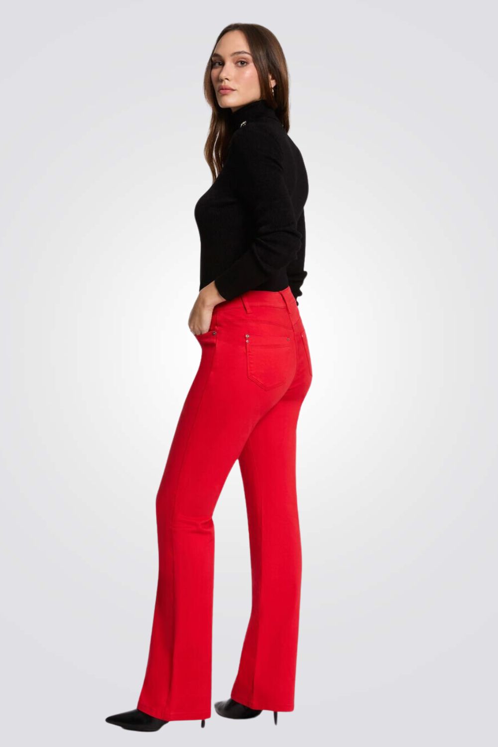 מכנסיים ארוכים Bootcut כפתורים דקורטיביים בצבע אדום