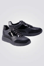 נעלי סניקרס בצבע שחור לנשים