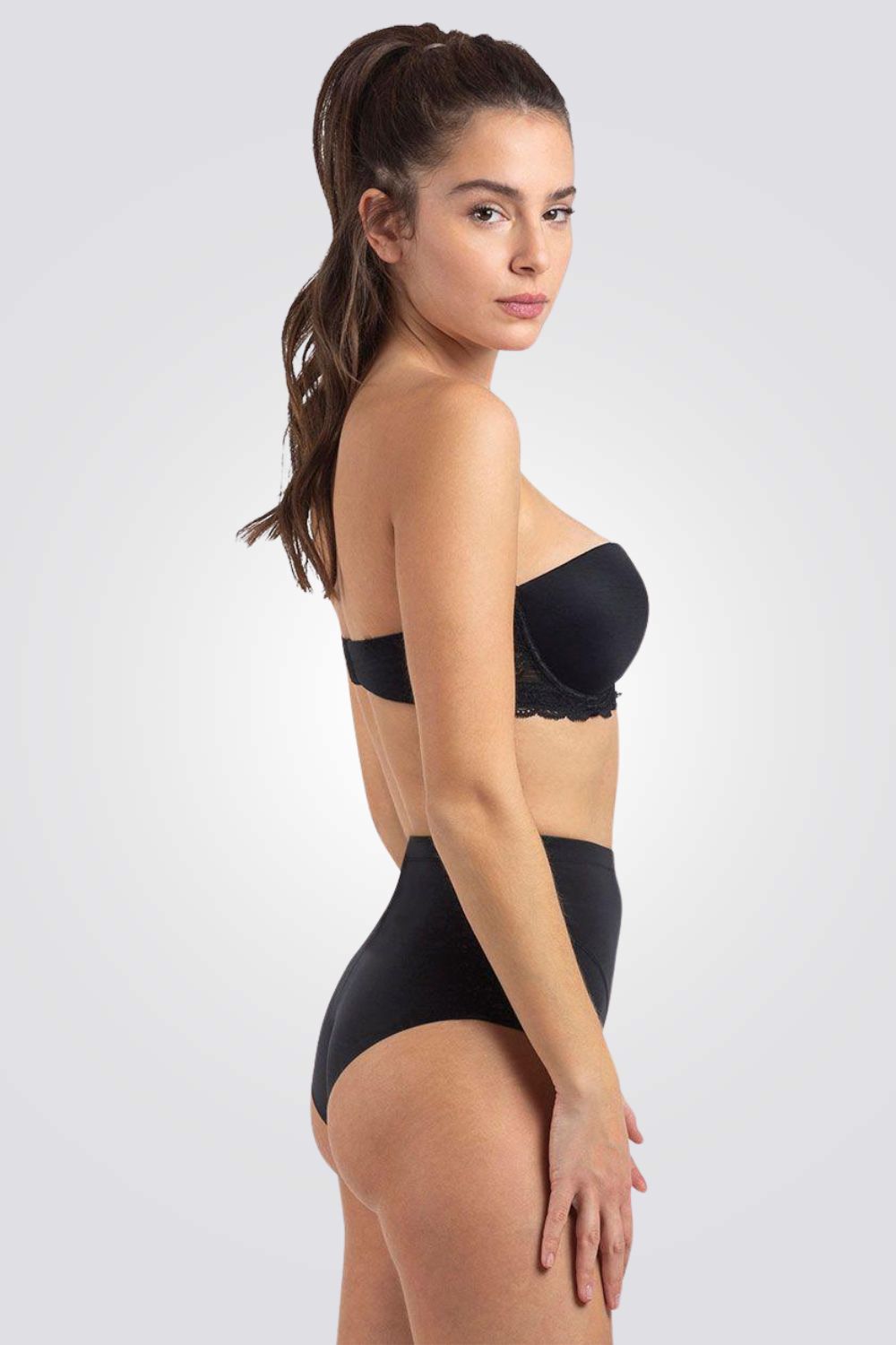 חזיית סטרפלס עם ברזלים בשילוב תחרה