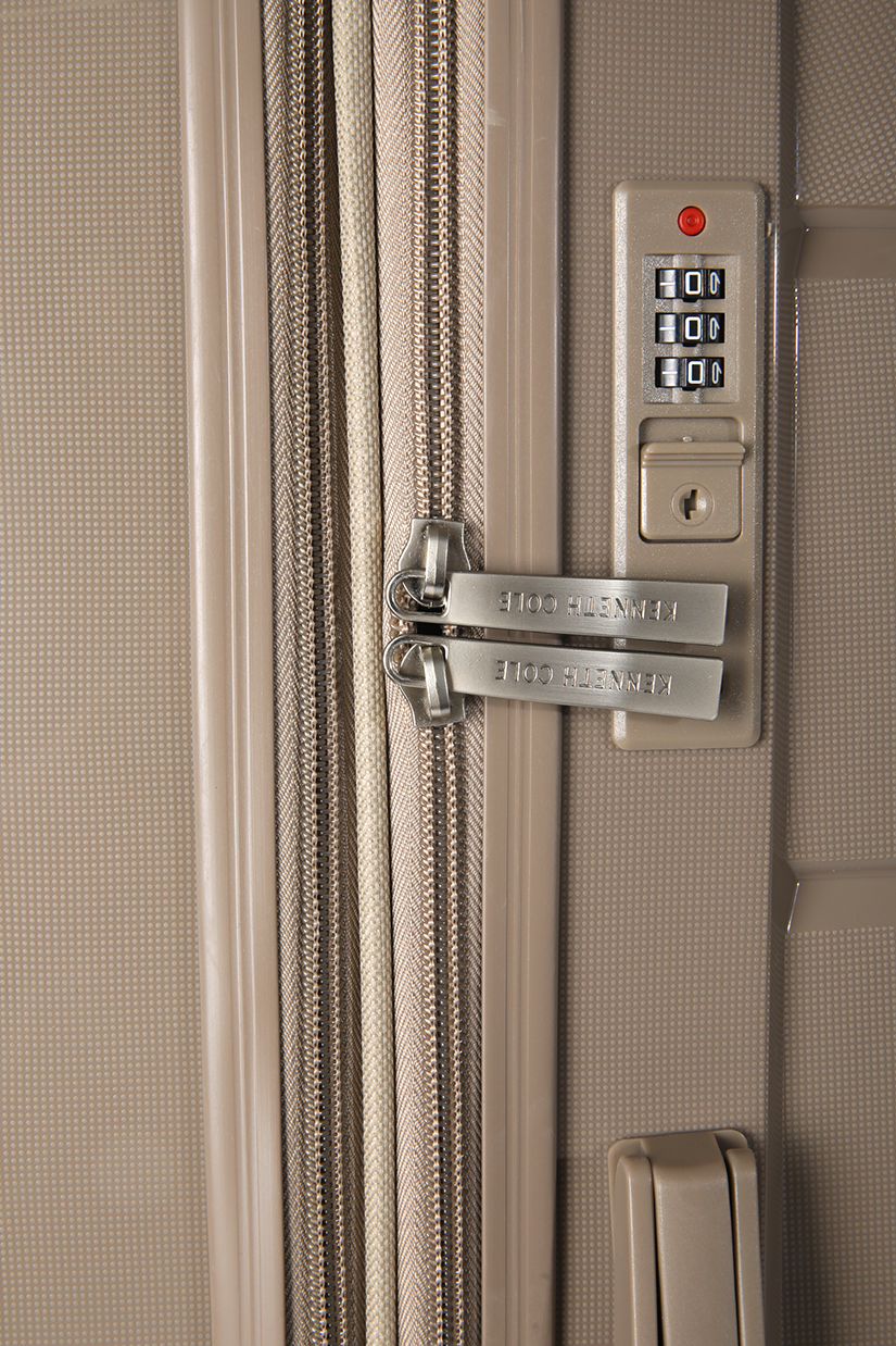 מזוודה קשיחה גדולה 28'' דגם VOYAGE 