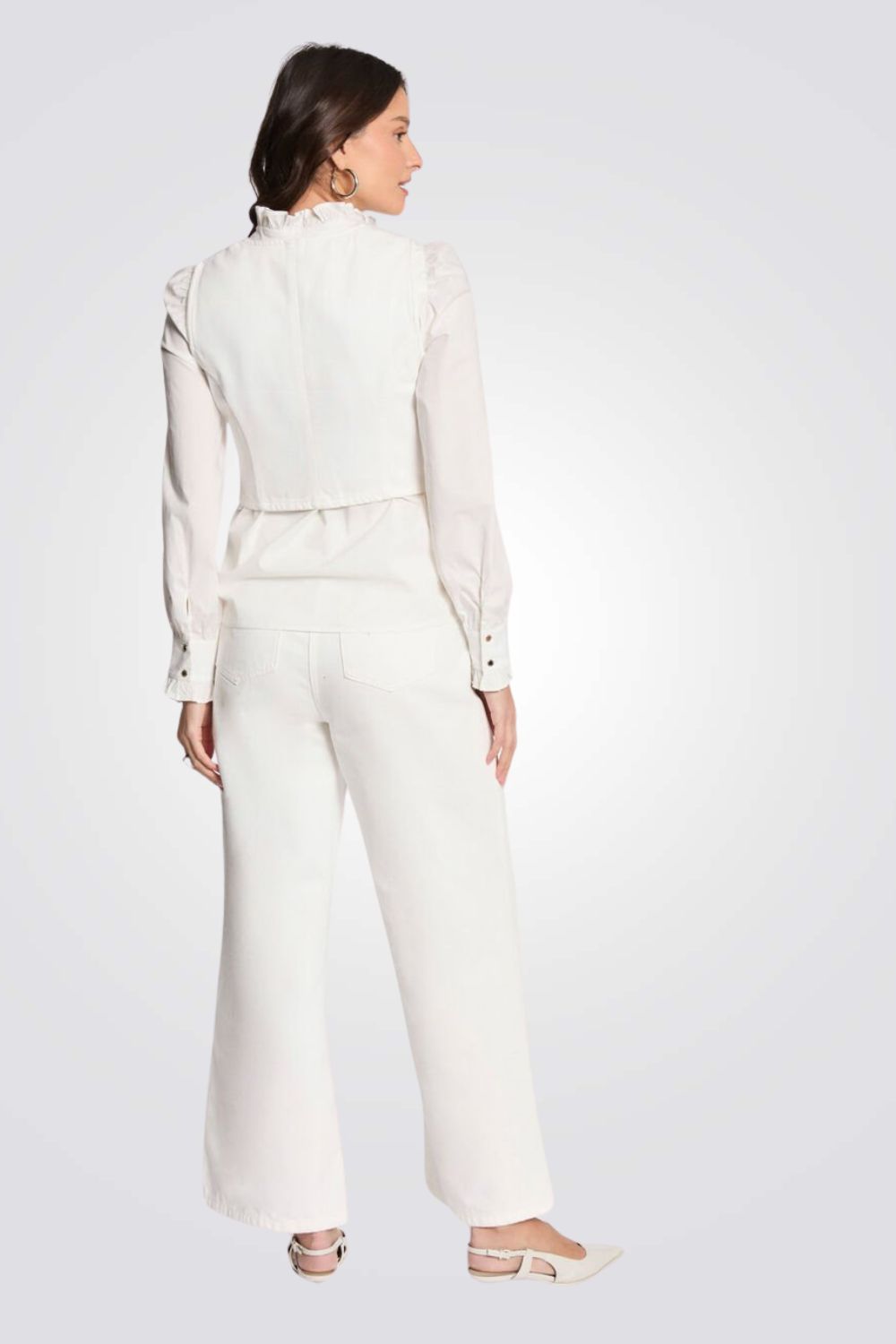 ווסט ג'ינס בצבע לבן