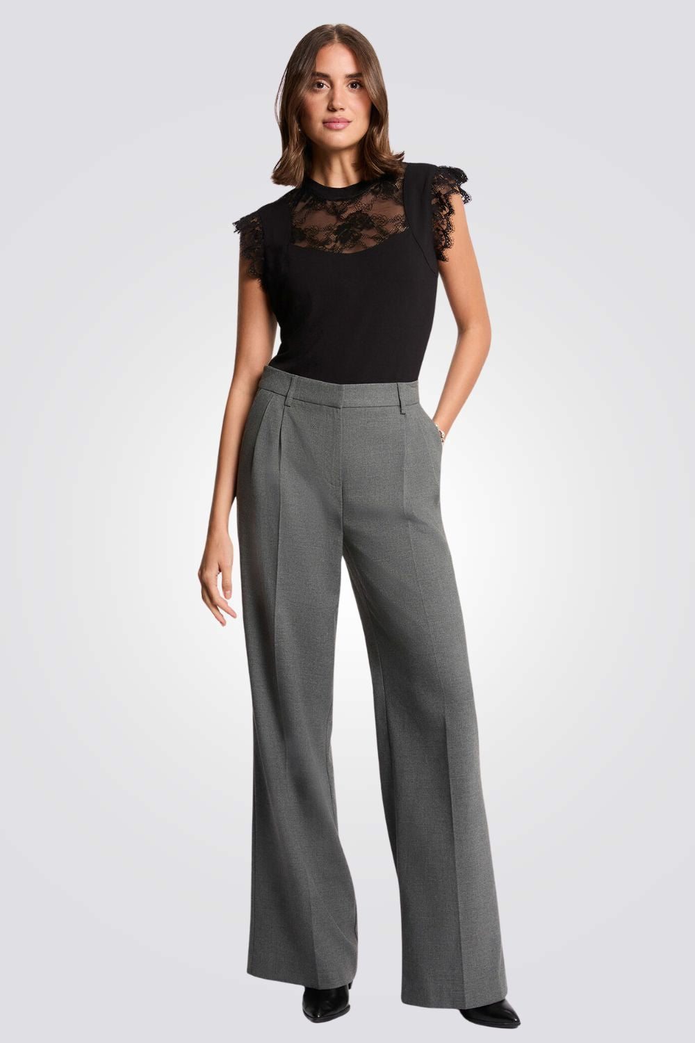 חולצה לנשים עם עיטורי תחרה | מורגן 
