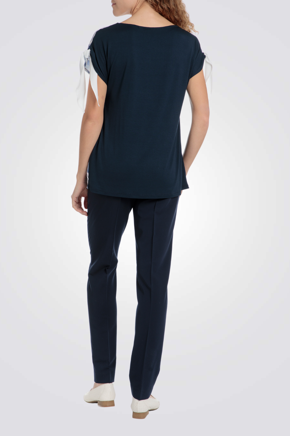 חולצת טי אלגנטית פרחונית