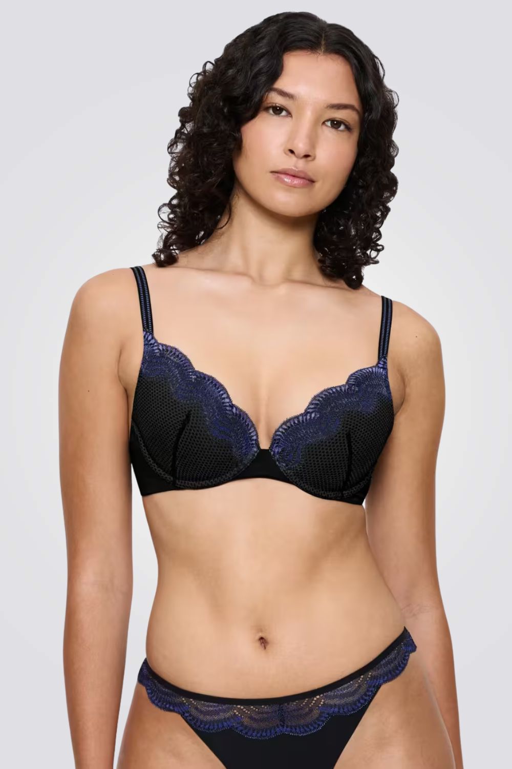 חזיית פוש-אפ משולבת תחרה עם קשת וריפוד מדורג | טריומף