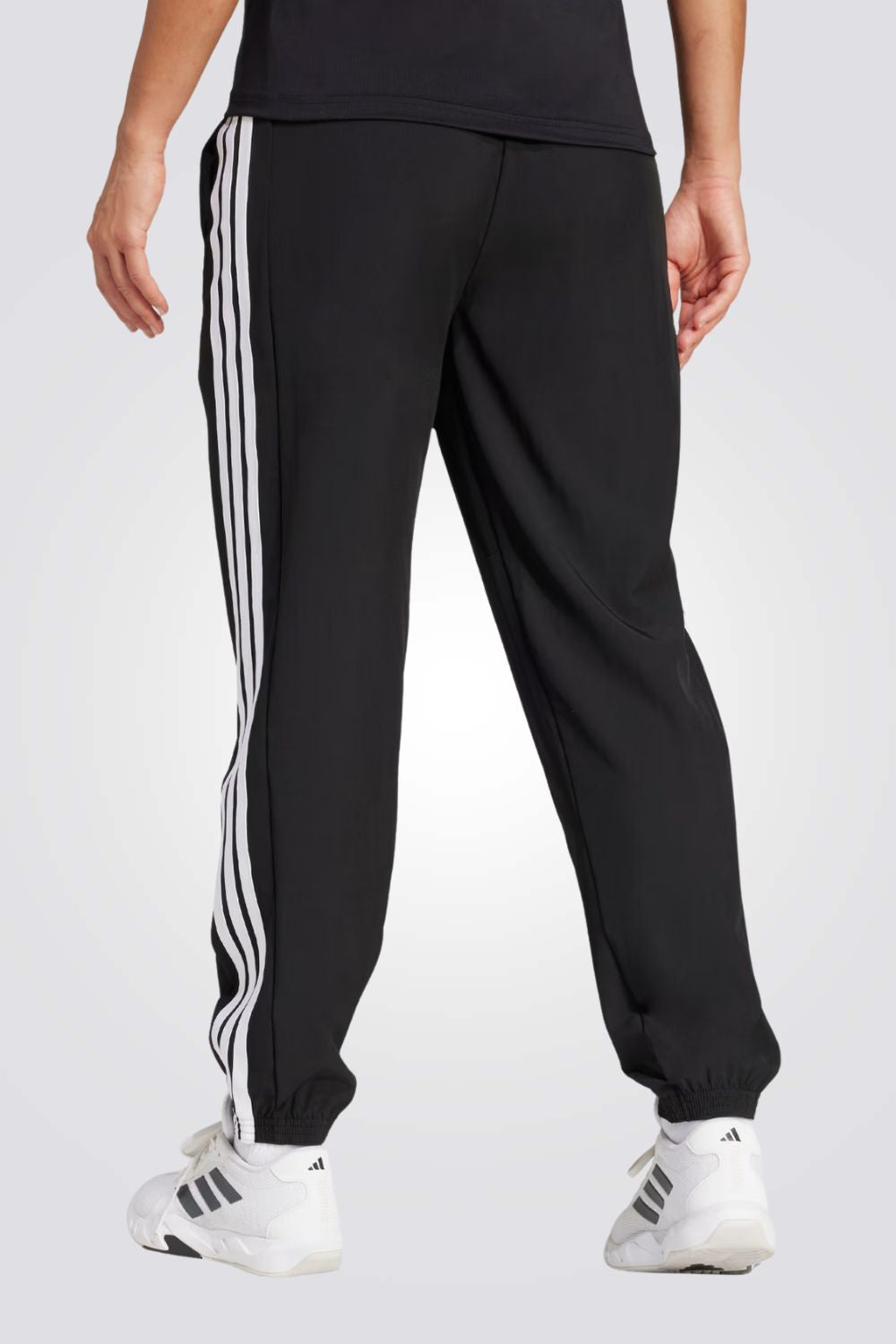 מכנסי טרנינג לנשים בצבע שחור