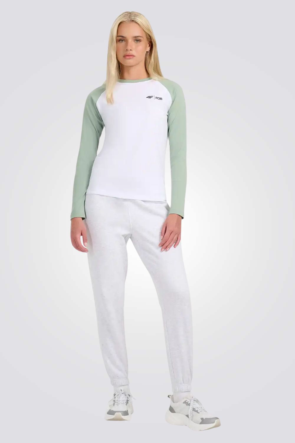 טישירט ארוכה עם הדפס ממותג לנשים | 4F