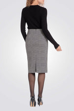 חצאית משבצות באורך ברך