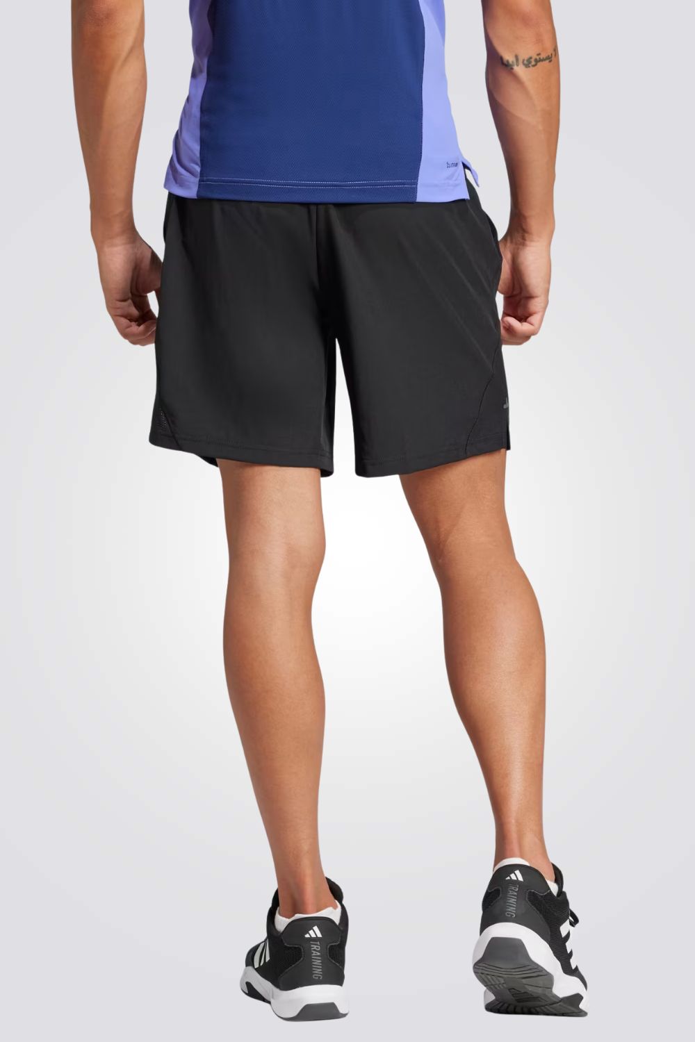 מכנסי ספורט קצרים לגברים בצבע שחור