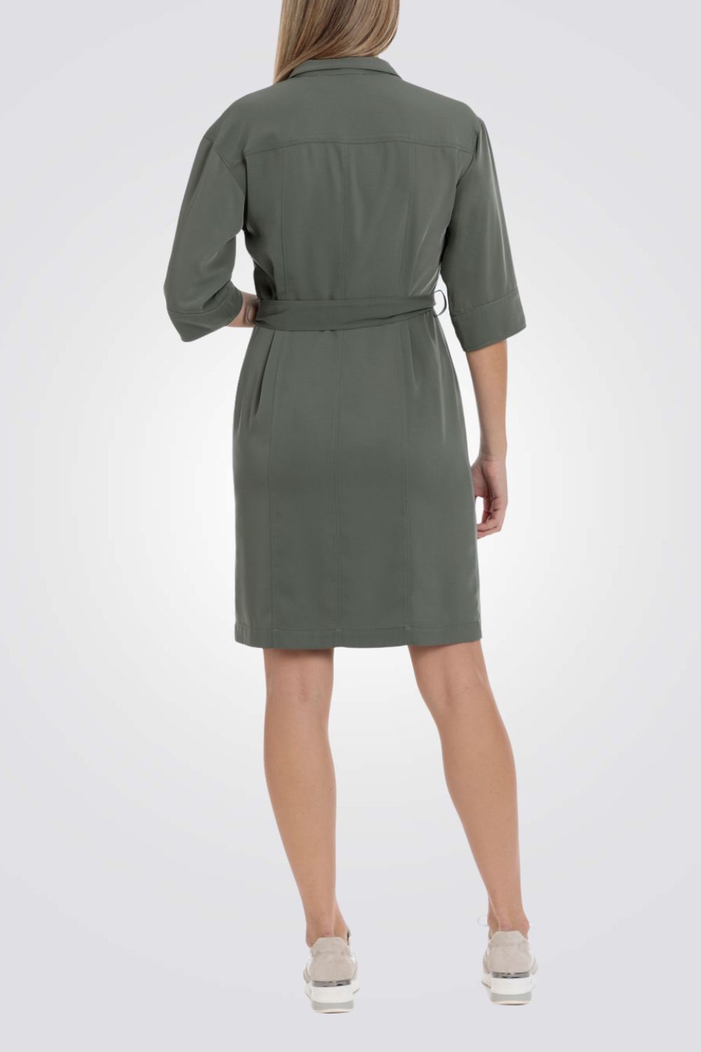 שמלה קצרה עם חגורת מותן תואמת