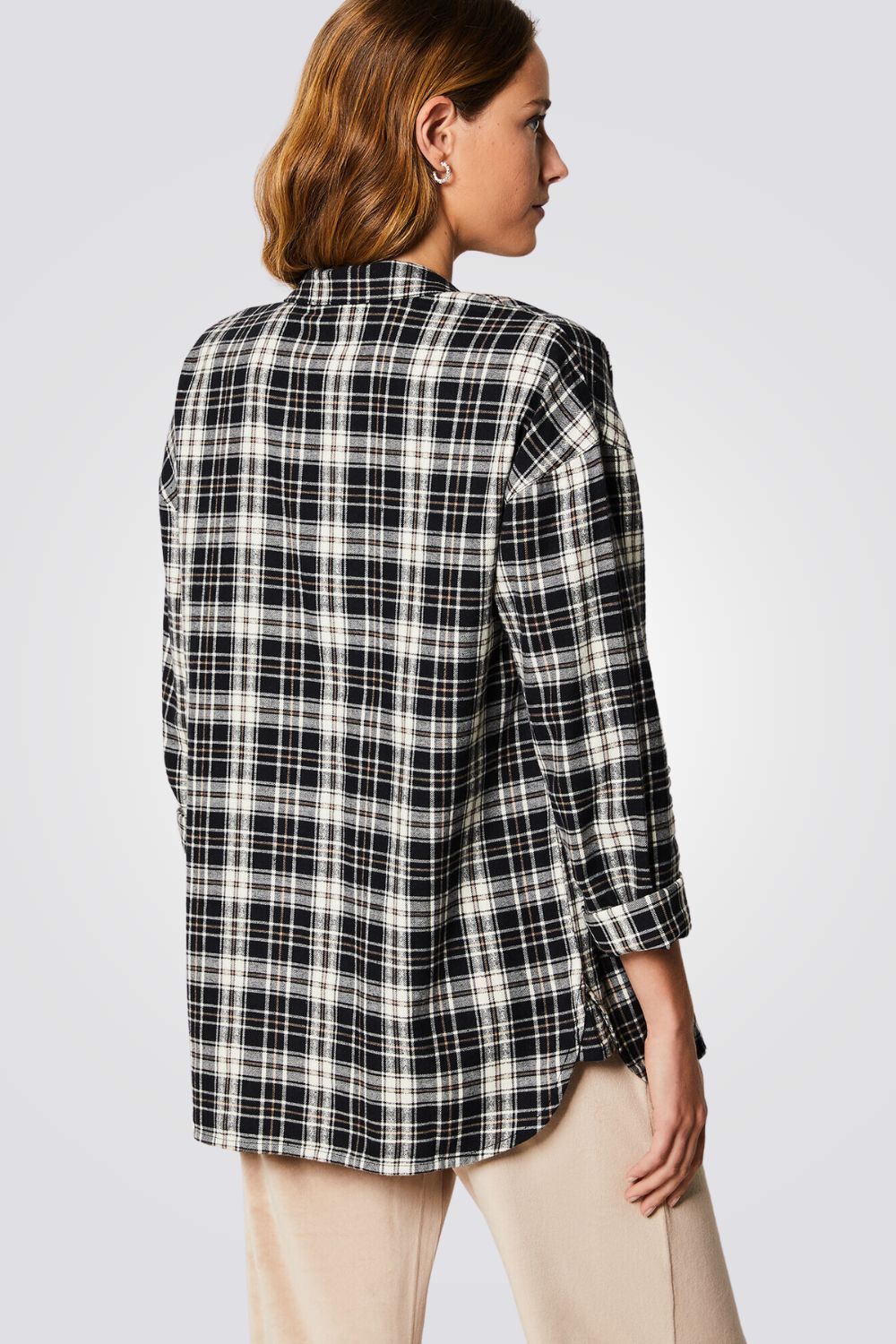 חולצת פיג'מה MARK משובצת לנשים