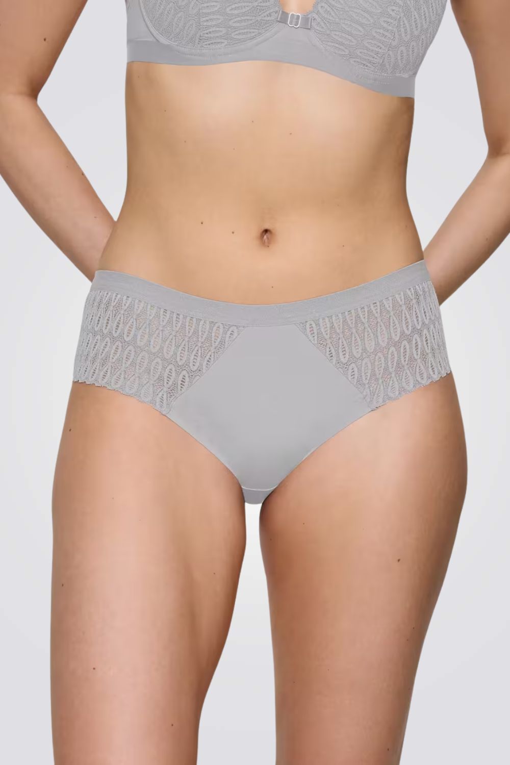 תחתוני מקסי מעוטרים תחרה | טריומף