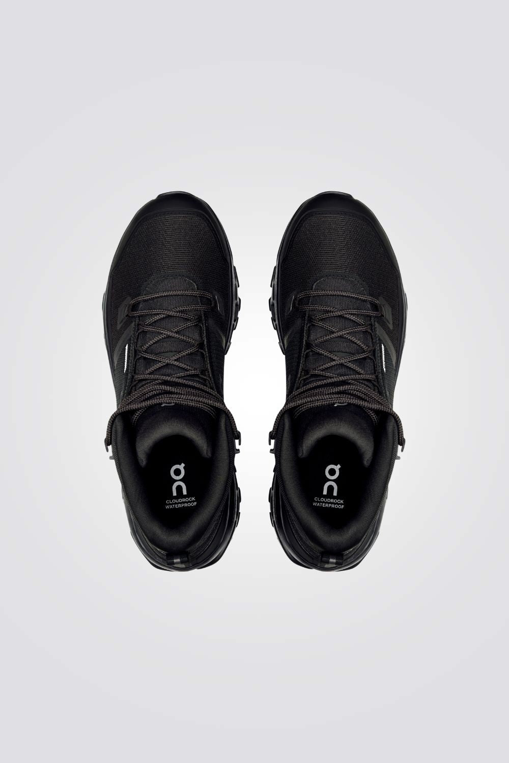 נעלי שטח בגזרה בינונית בצבע שחור | און