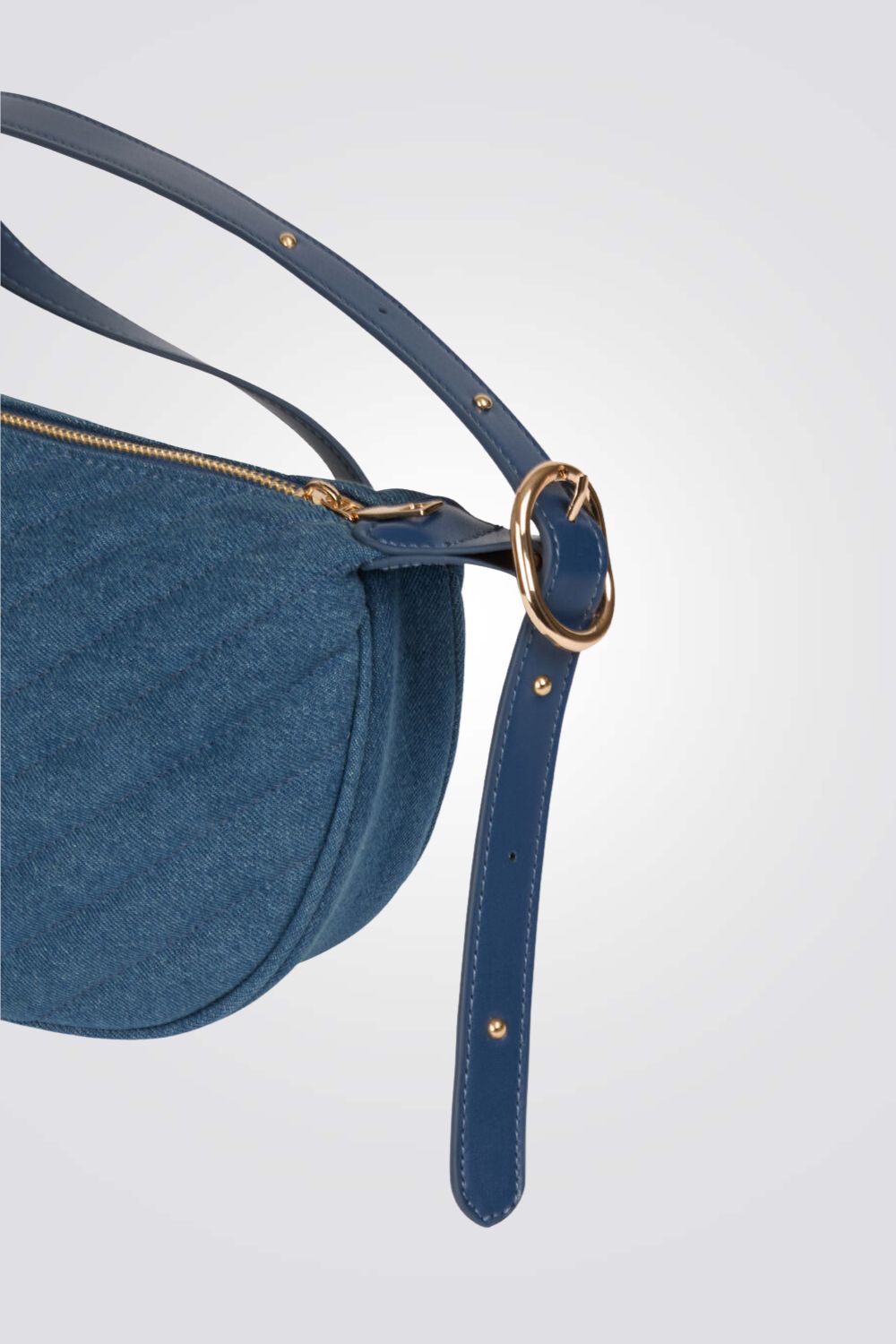 תיק צד קטן מרופד בצבע ג'ינס