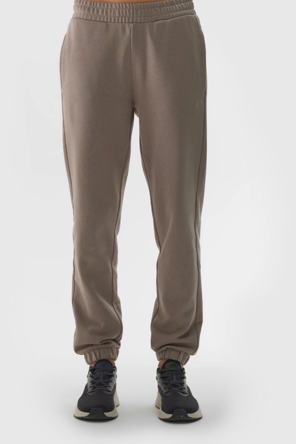 מכנסי טרנינג ארוכים בצבע חום בהיר