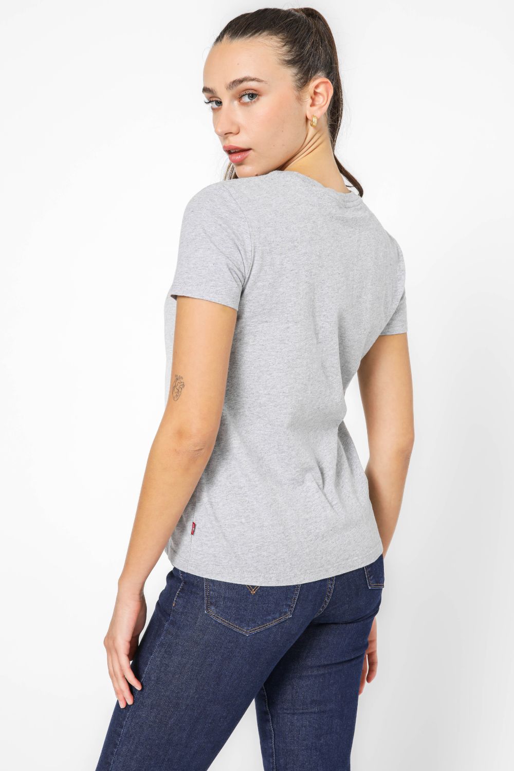 טישירט בצבע אפור הדפס לוגו בחזית