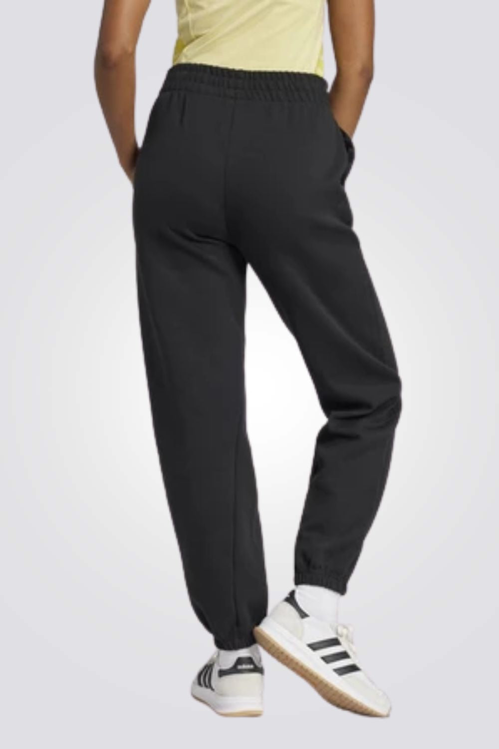 מכנסי טרנינג לנשים בצבע שחור