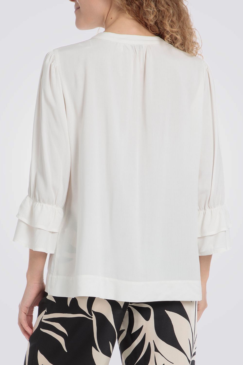 חולצה עם שרוולי מלמלה בצבע לבן