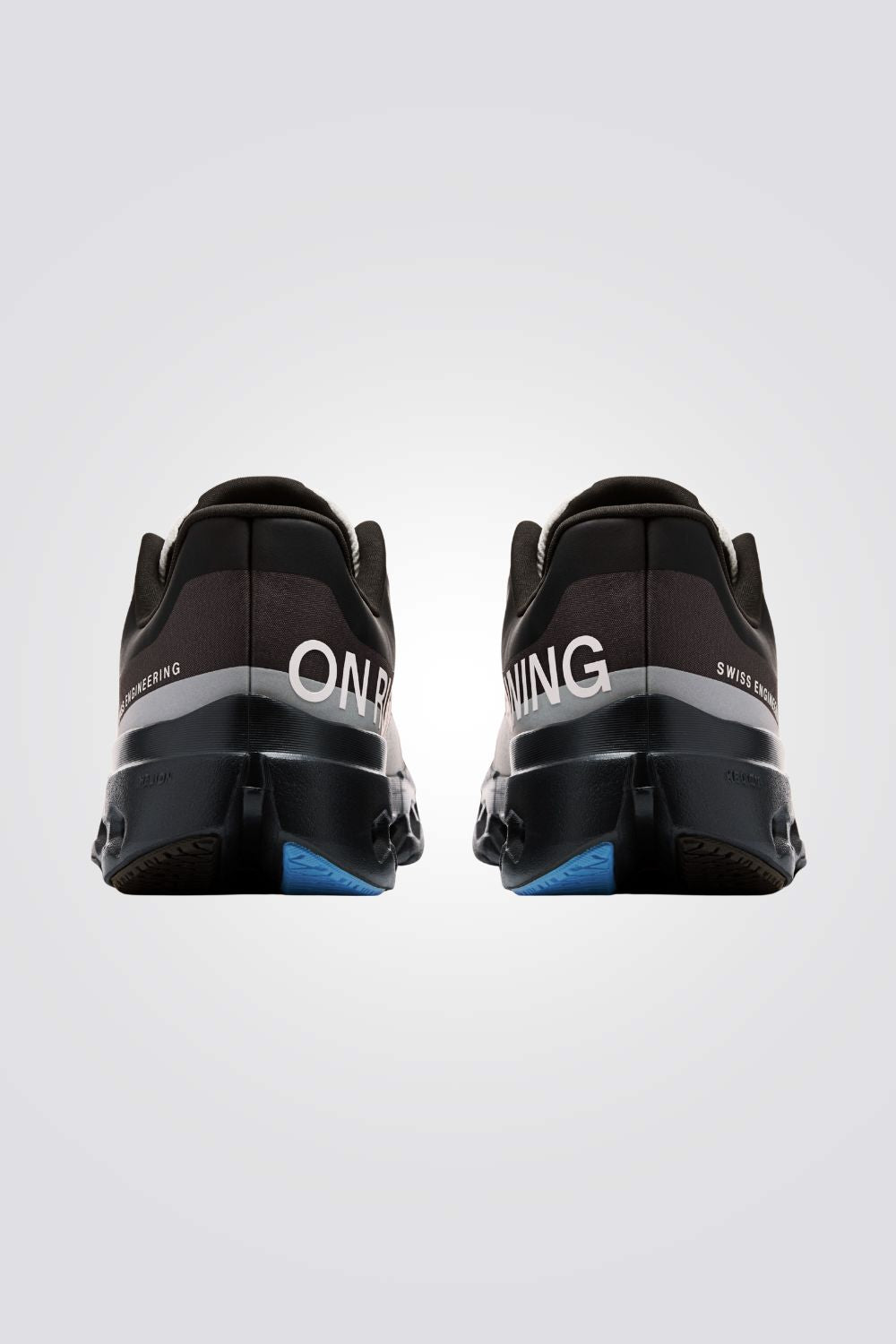 נעלי ריצה בצבע שחור לגברים | און 