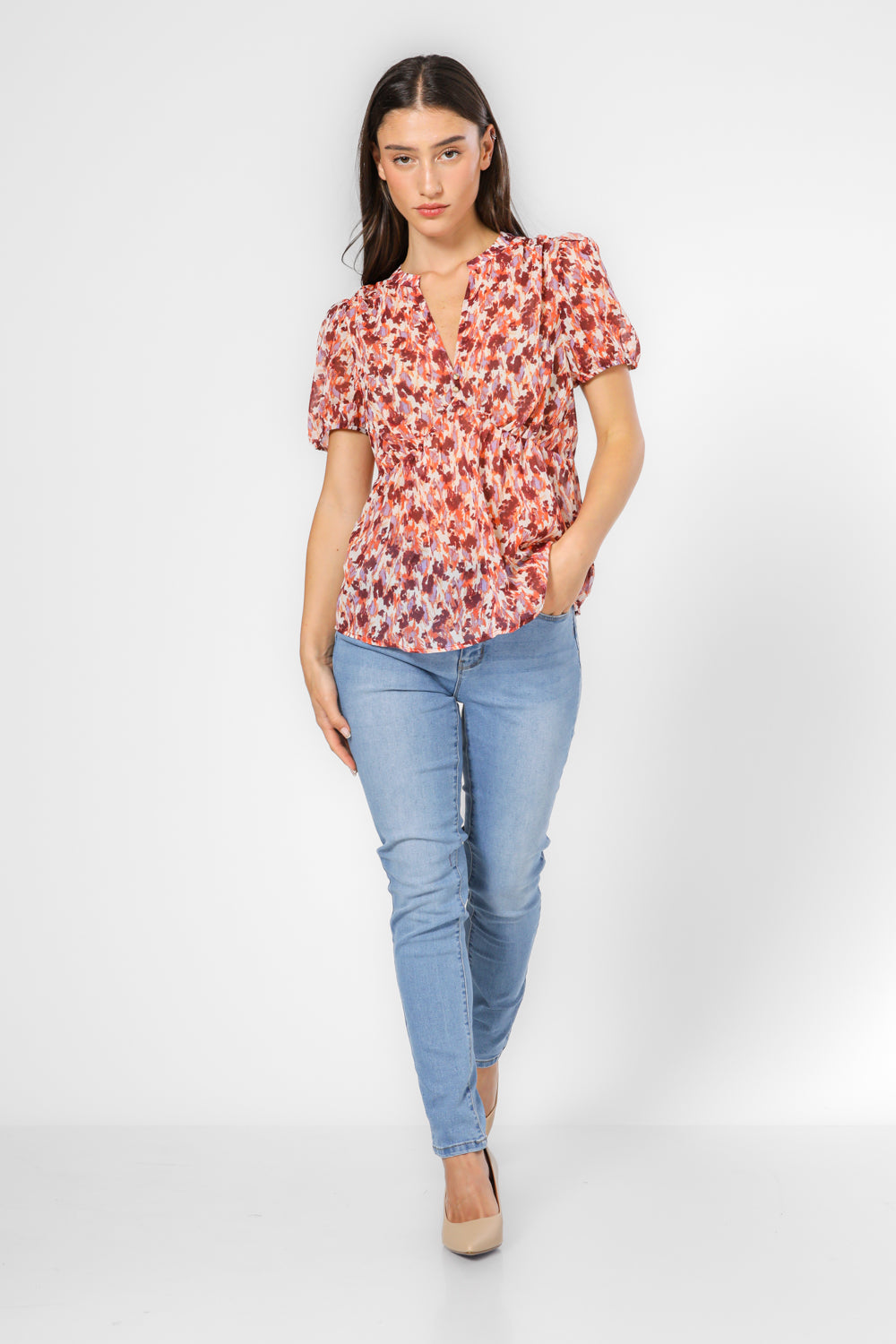 חולצה עם הדפס צבעוני