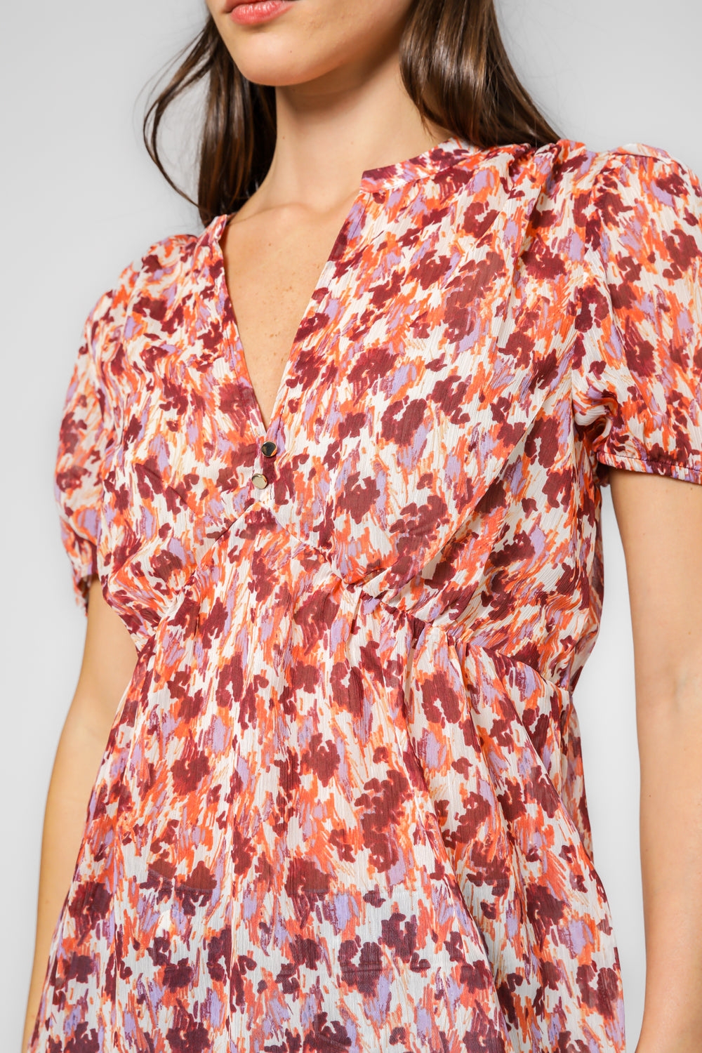 חולצה עם הדפס צבעוני