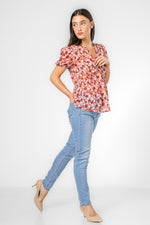 חולצה עם הדפס צבעוני