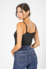 גופיה עם אבזם בכתף