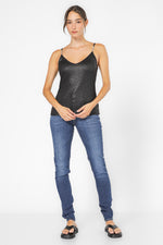 גופיה עם אבזם בכתף