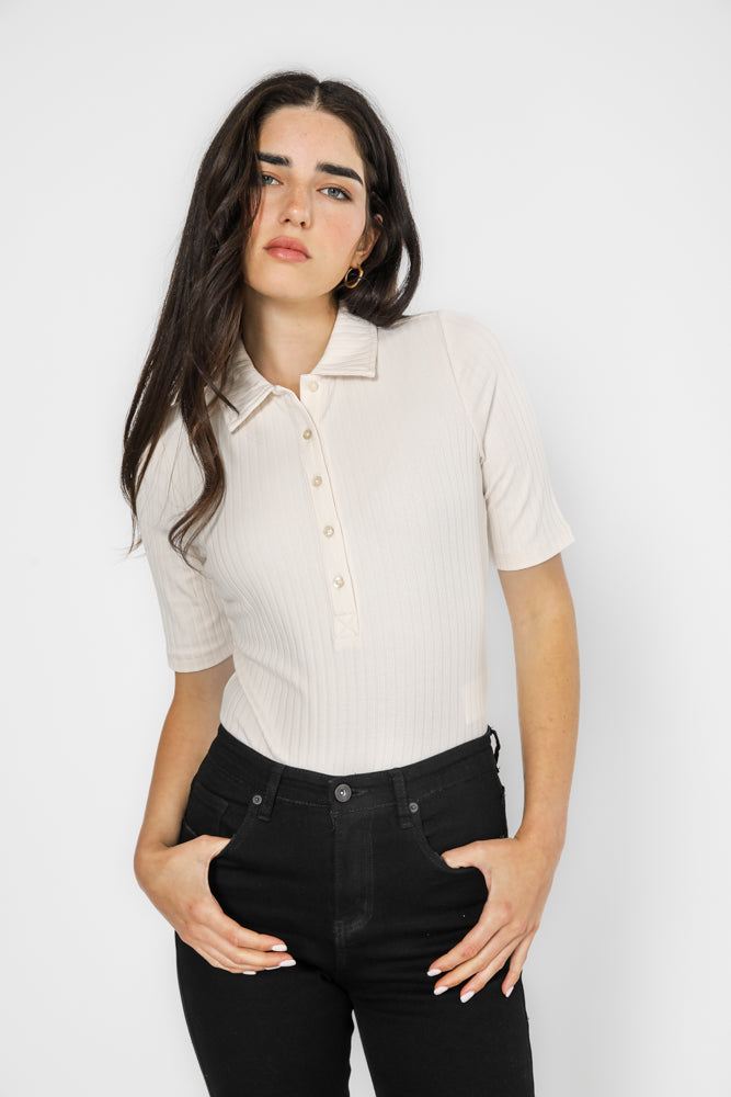 חולצה פולו בצבע לבן