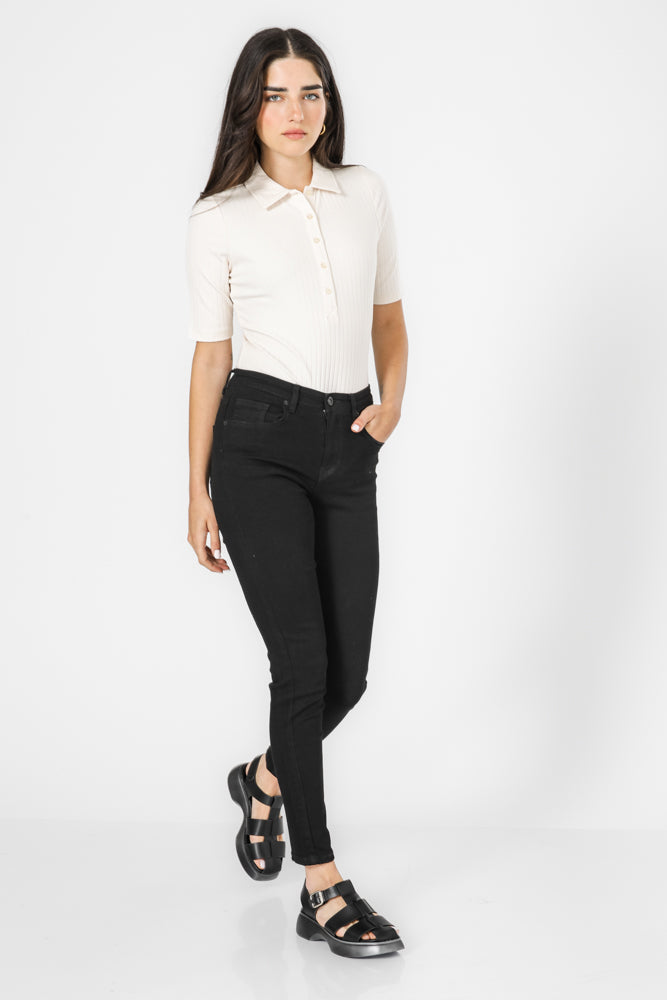 חולצה פולו בצבע לבן