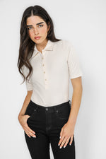 חולצה פולו בצבע לבן