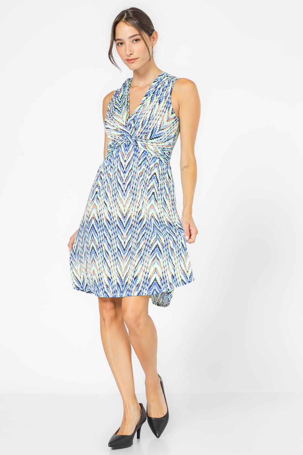 שמלה מיני עם הדפס בצבע כחול