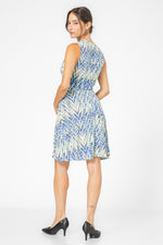 שמלה מיני עם הדפס בצבע כחול