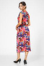 שמלה מעטפת עם הדפס אבסטרקטי 