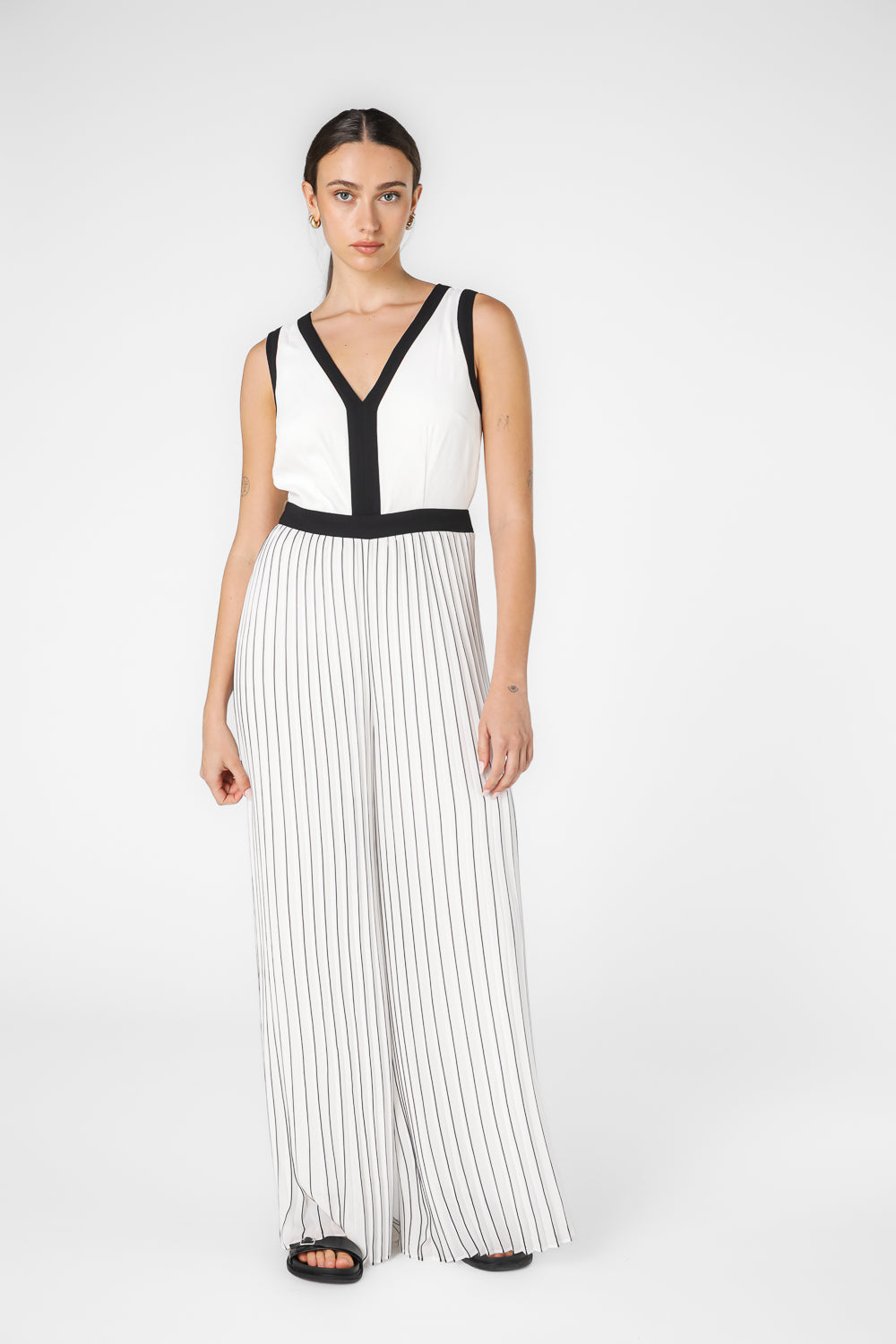 אוברול פליסה בצבע לבן/שחור