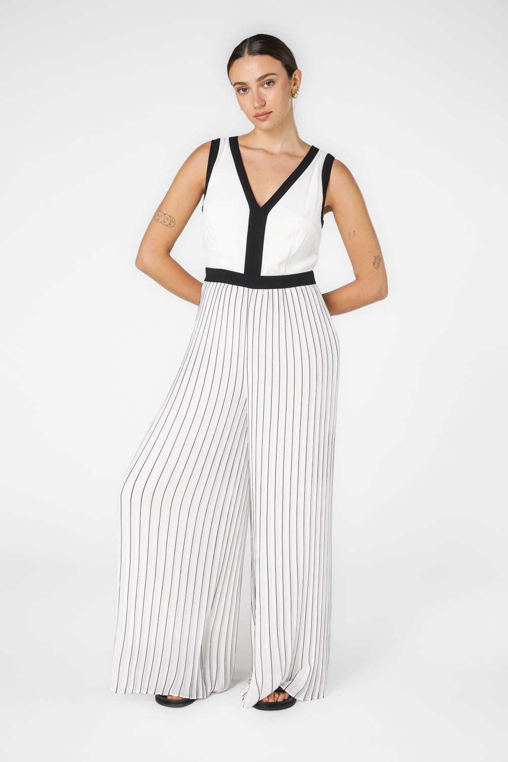 אוברול פליסה בצבע לבן/שחור