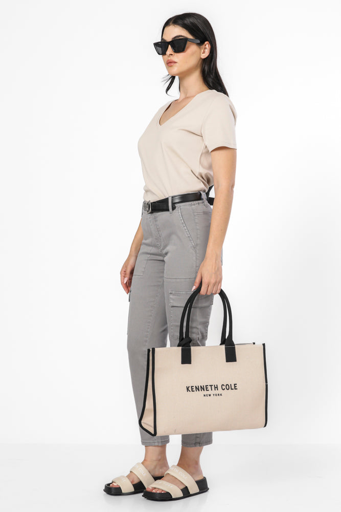 טישירט ניקי צווארון קונטרסטי בצבע בז'