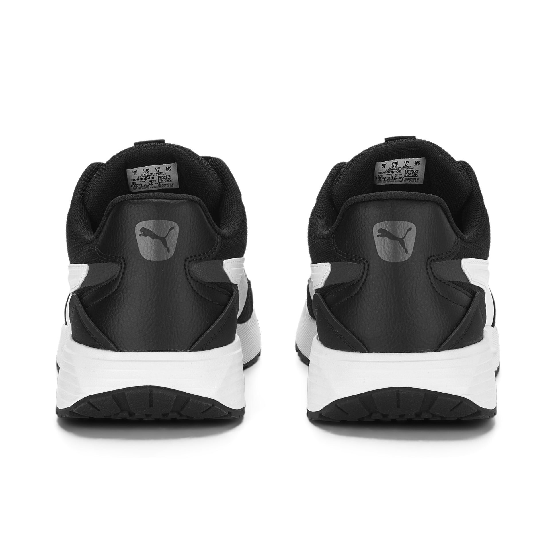 נעלי ספורט לגברים Runtamed בצבע שחור ולבן