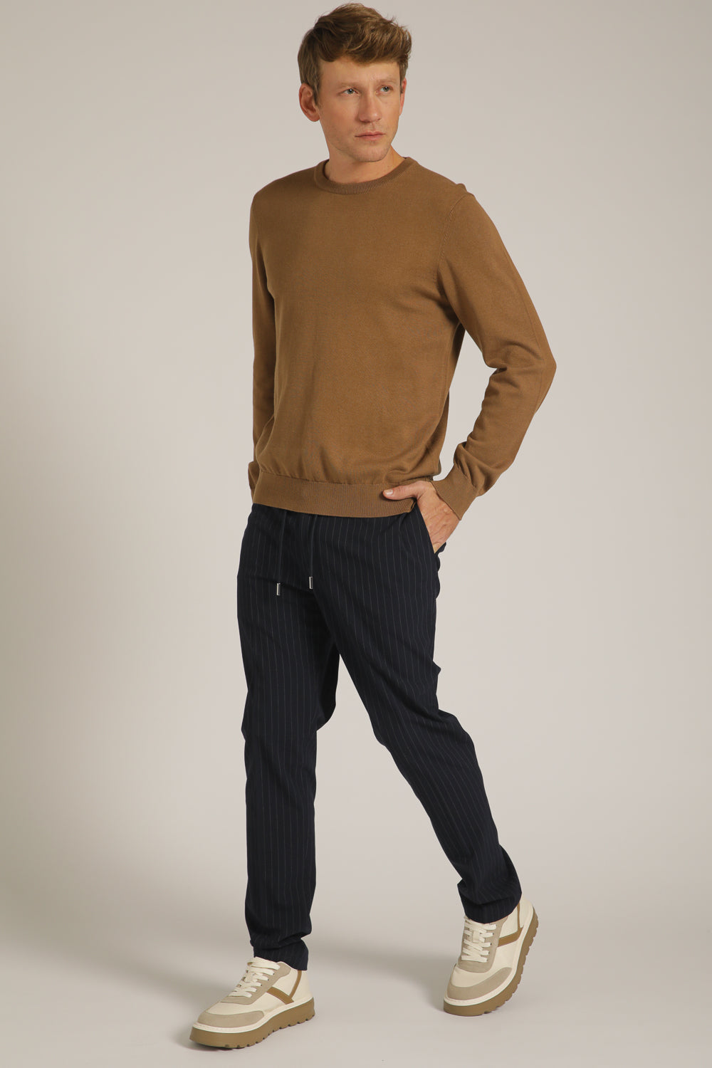 חולצת סריג עם צווארון עגול | קנת קול