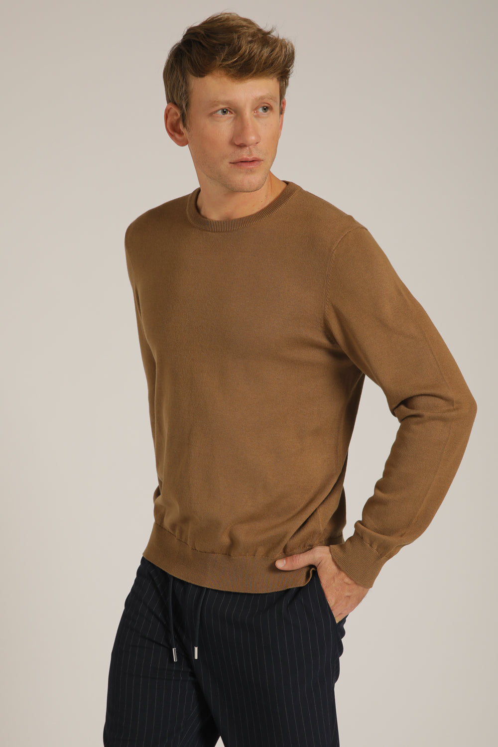 חולצת סריג עם צווארון עגול | קנת קול