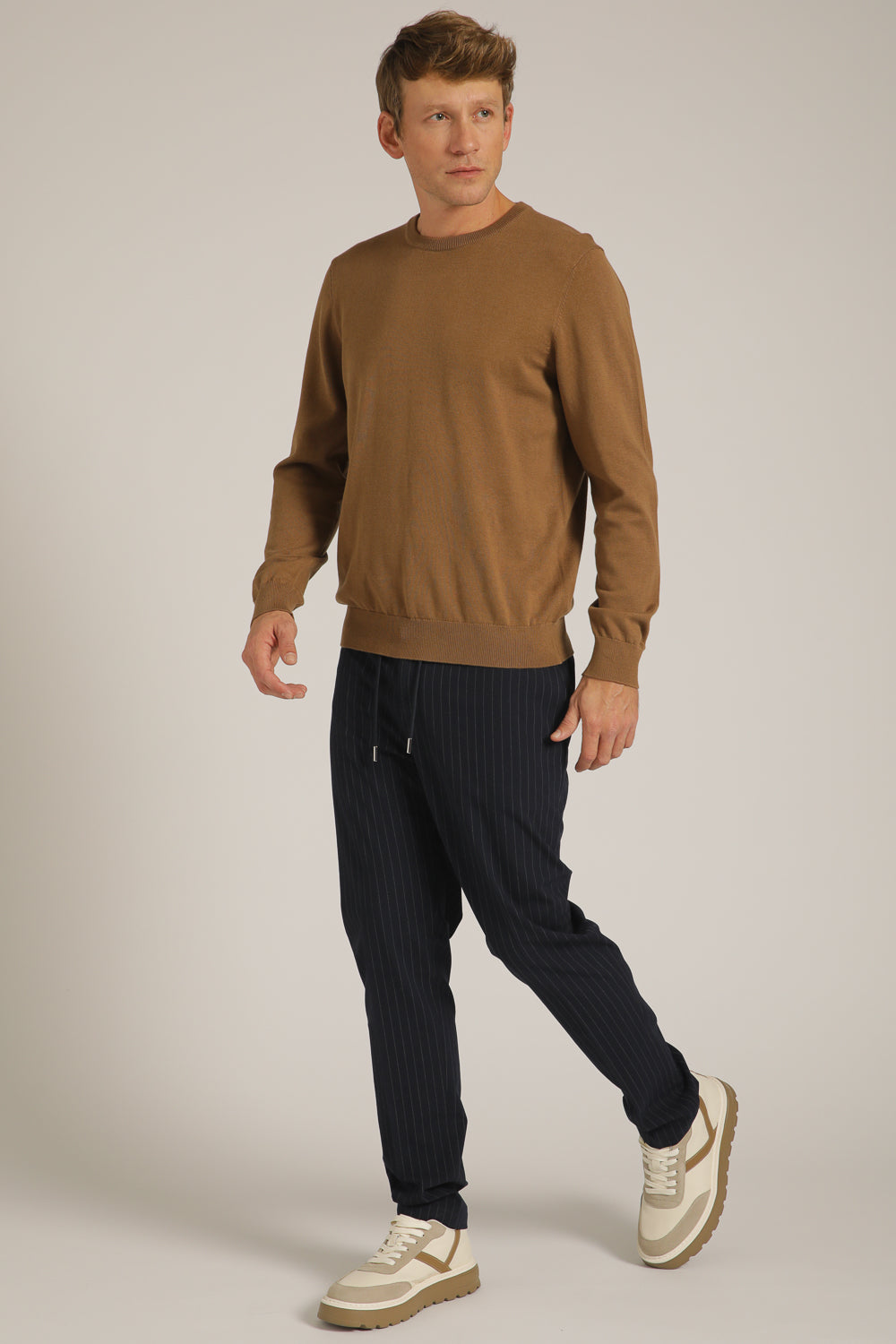 חולצת סריג עם צווארון עגול | קנת קול