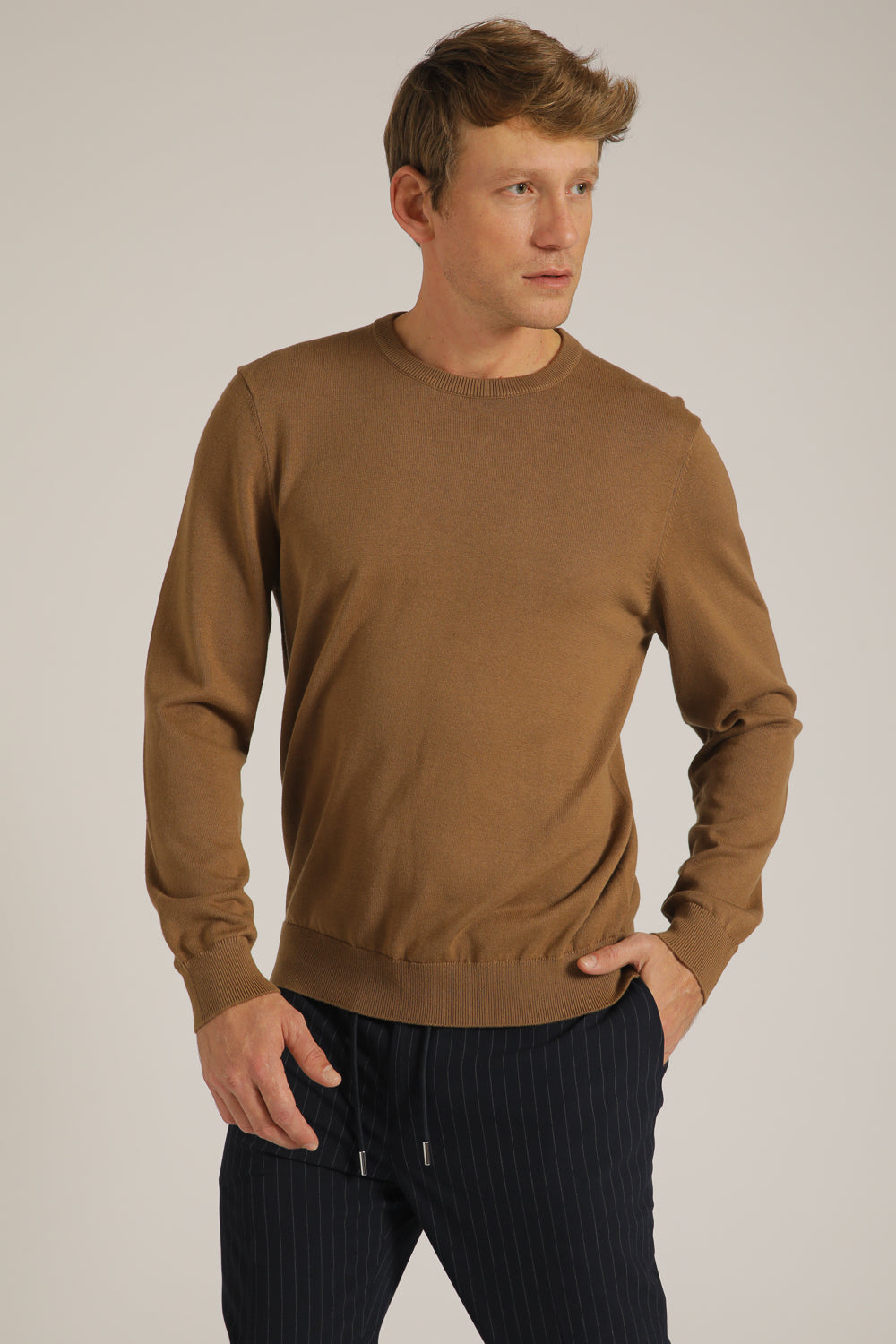 חולצת סריג עם צווארון עגול | קנת קול