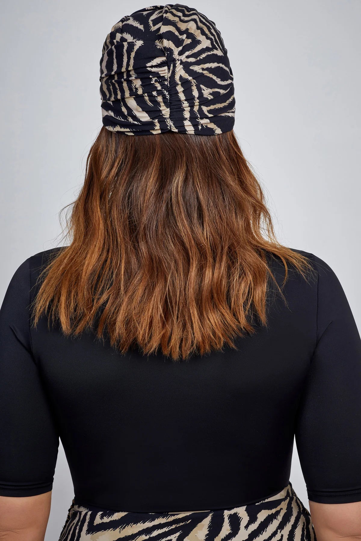 טורבן מנומר לנשים בצבע חום