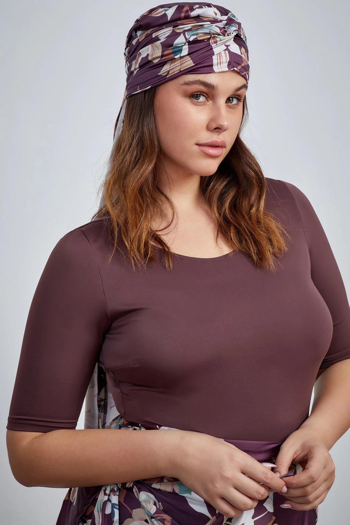 בגד ים שלם לנשים בצבע חום