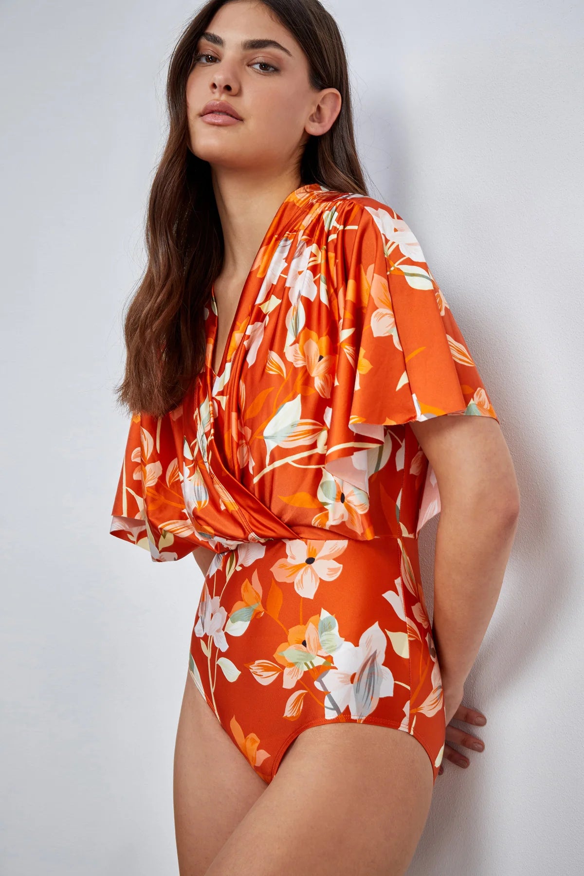 בגד ים שלם מעטפת פרחונית לנשים בצבע כתום