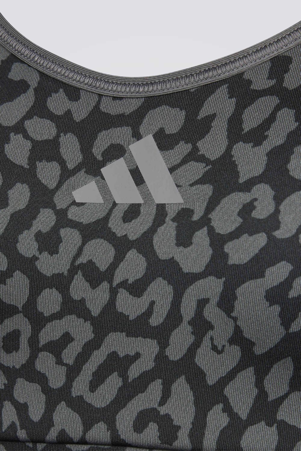 גוזיית ספורט בעיצוב מנומר לילדות ונערות | אדידס