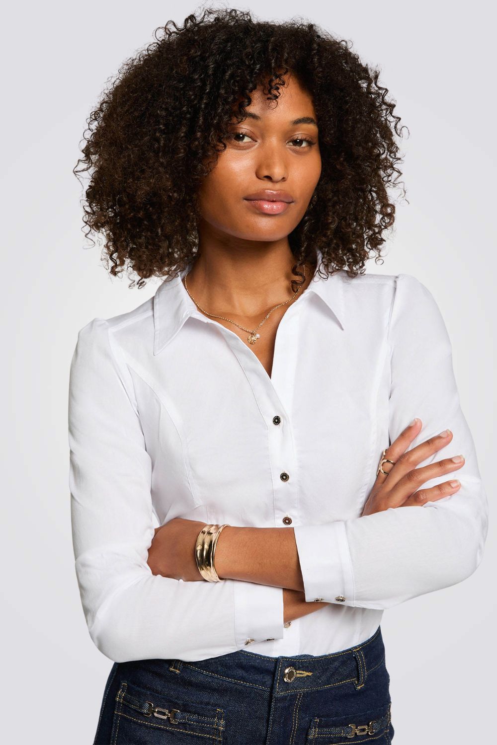 חולצה מכופתרת לנשים בצבע לבן | מורגן 
