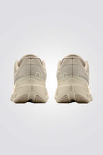 נעלי ריצה בצבע חום | און