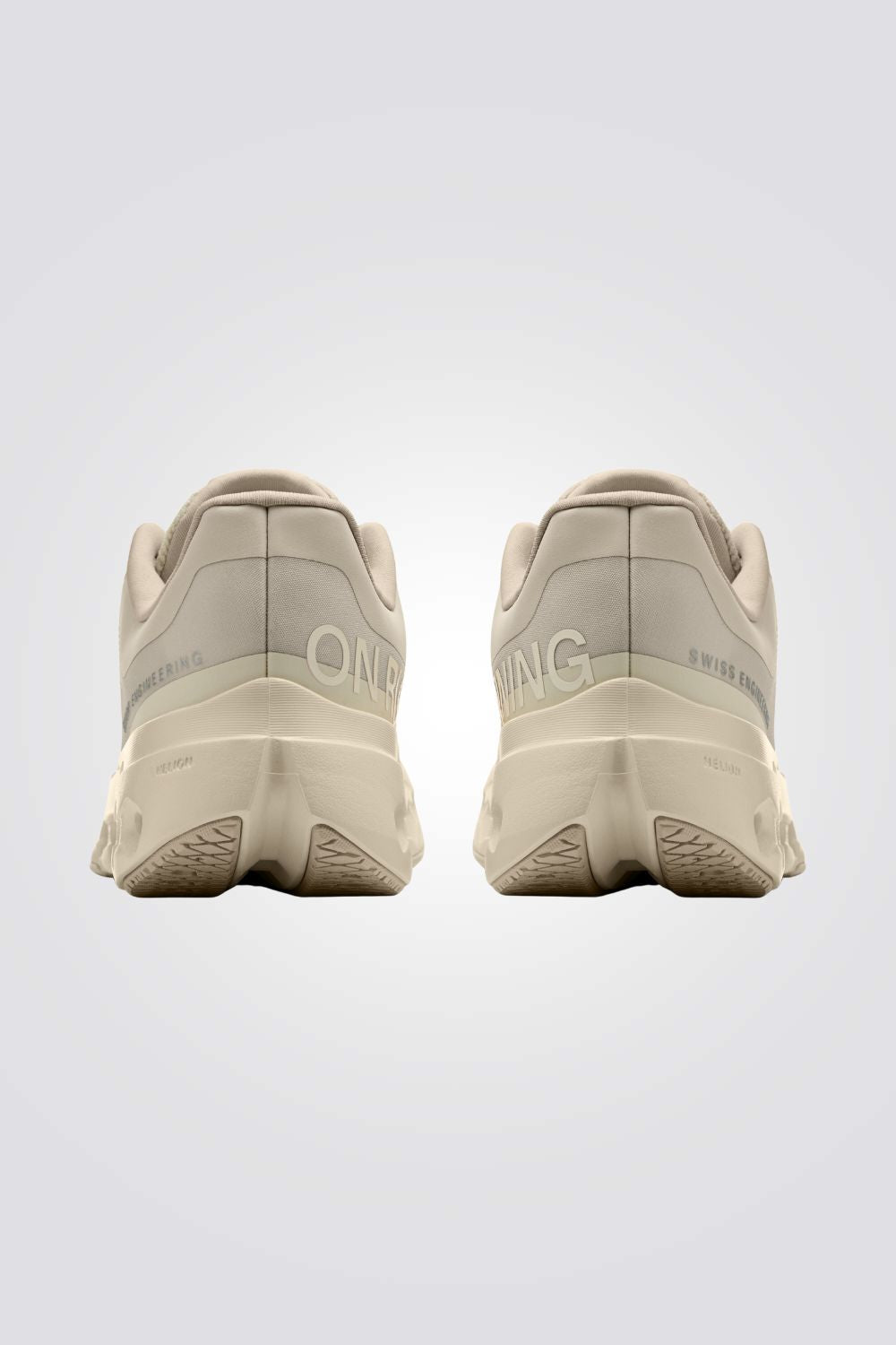 נעלי ריצה בצבע חום | און