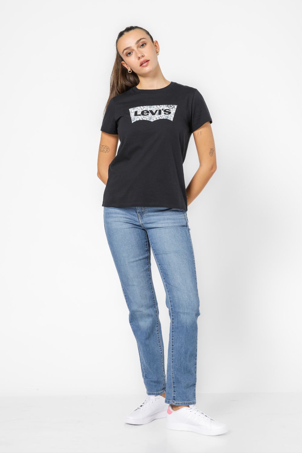 טישירט בצבע שחור הדפס לוגו פרחוני בחזית