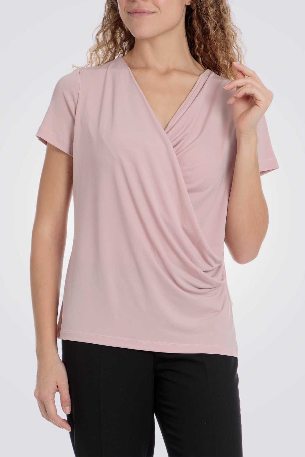 חולצת טי קצרה מעטפת בצבע ורוד 